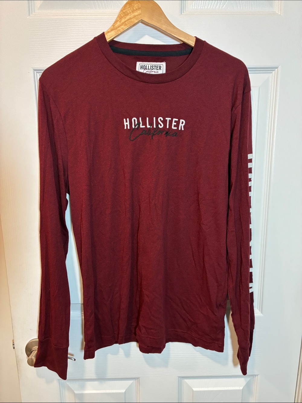 Hollister Men's Maroon Long-Sleeve Logo Tee with White Sleeve Text